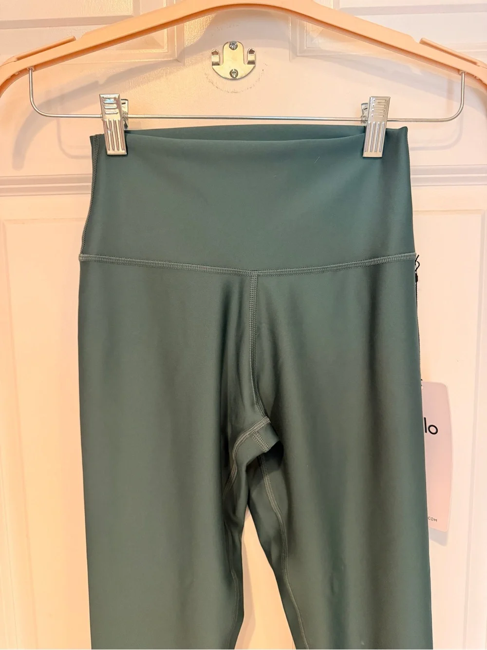 NWT ALO Yoga 7/8 Airlift High Waist Leggings in Winter Ivy Green size small